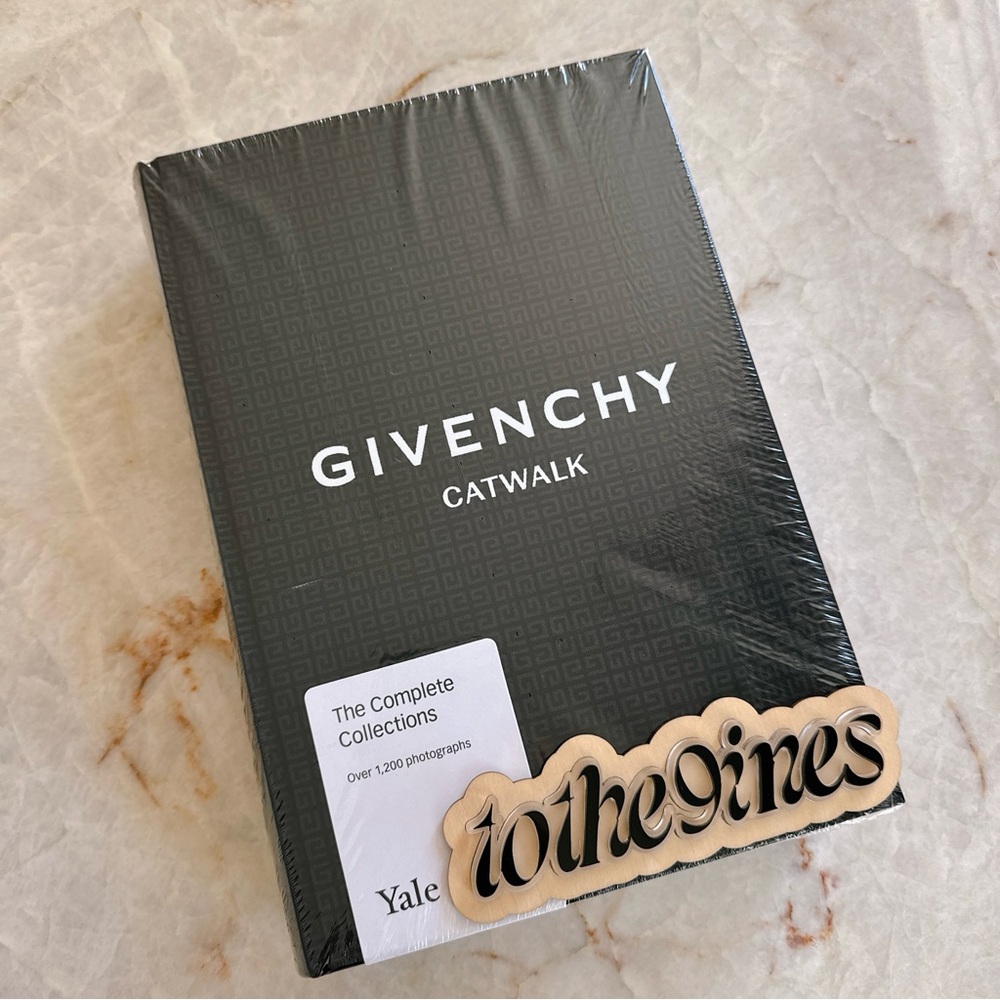 GIVENCHY
Catwalk Series Hardcover Coffee Table Book